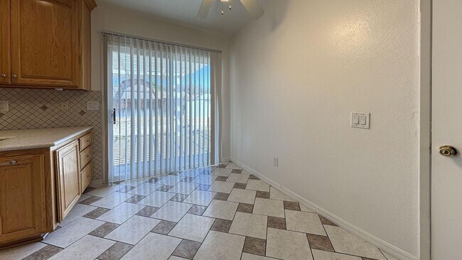 Building Photo - 539 Hidalgo Ave