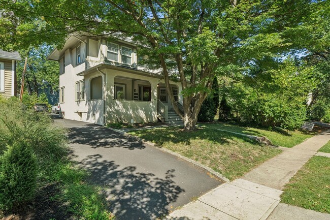 Building Photo - 132 Midland Ave