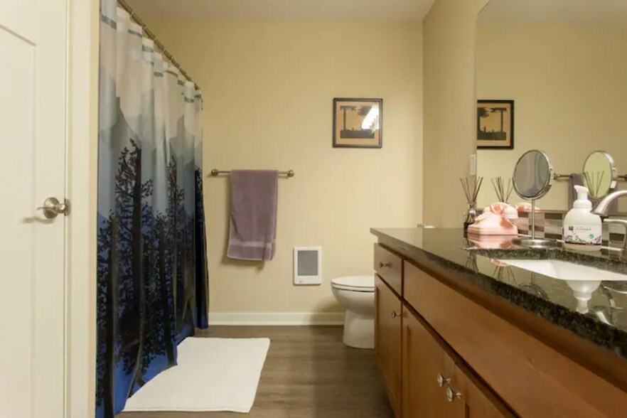 Building Photo - 443 NE GRAHAM ST