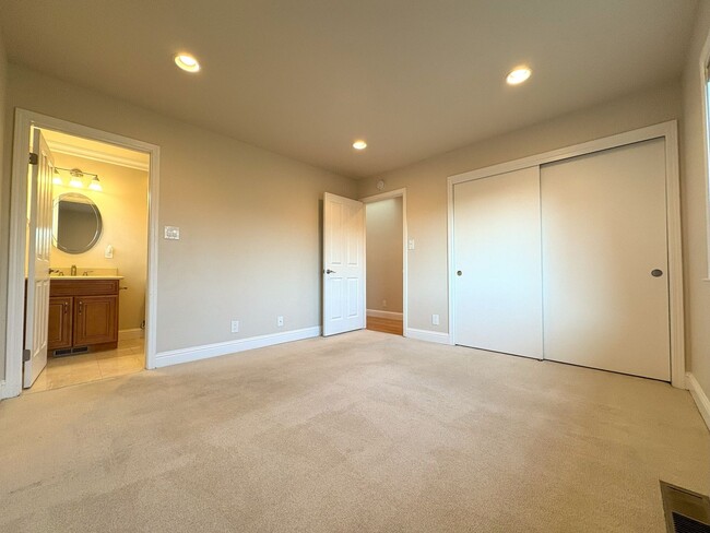 Building Photo - Charming Single Family Home in Los Altos H...