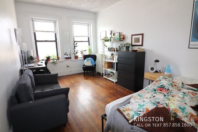 Building Photo - 238 Hemenway St