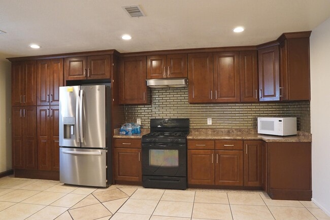 Building Photo - 31510 Avenida Del Padre
