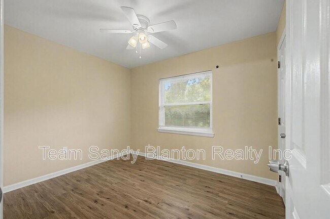Building Photo - 560 N 72nd Ave