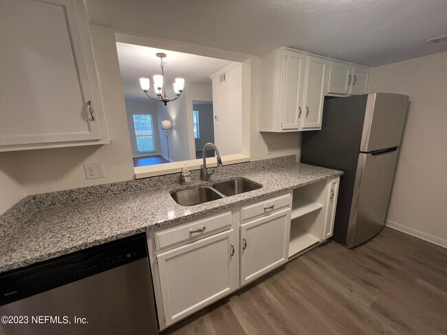 Building Photo - 2909 St Johns Ave