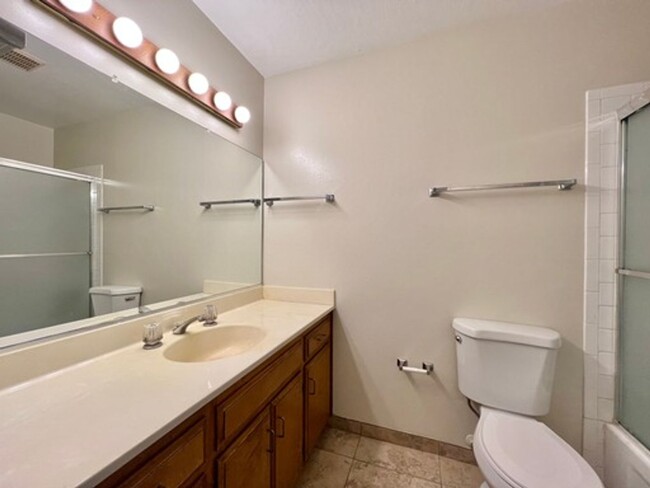 Building Photo - TENTATIVELY RENTED 4 Bedroom 2 Bathroom Si...
