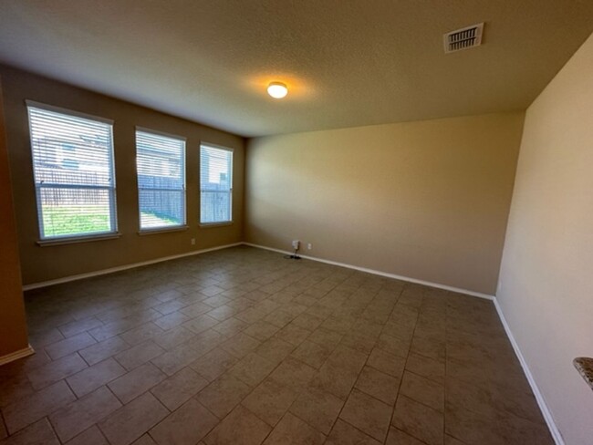 Building Photo - Super Nice Move In Ready 4 Bedroom One Sto...