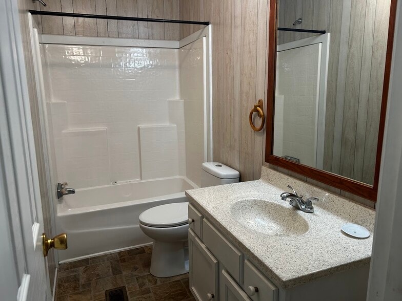 Building Photo - 176 Ware Trl