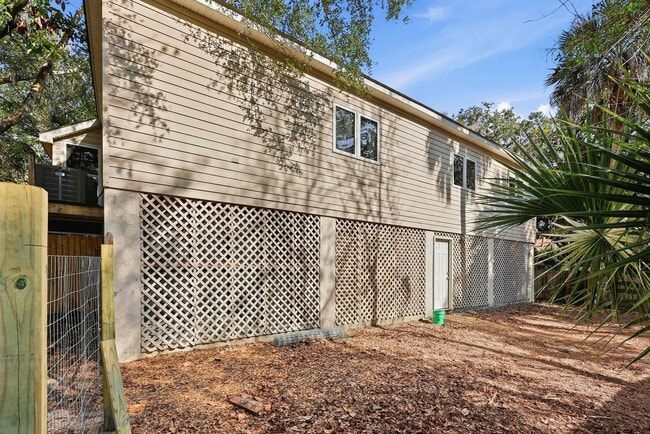 Building Photo - 6 Ibis St