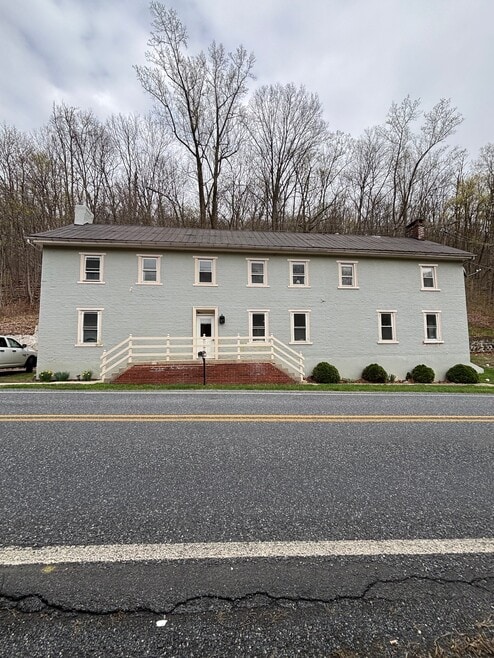 Building Photo - 2233 Farmington Ave