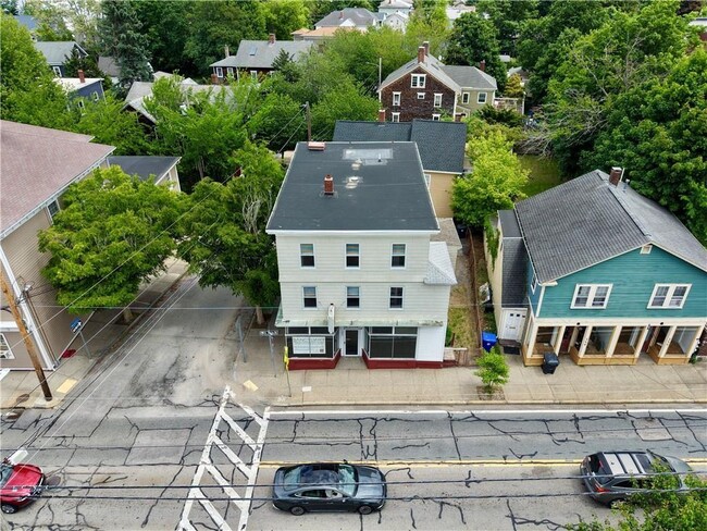 Building Photo - 348 Main St