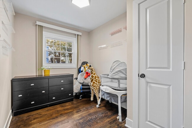 Building Photo - 8602 Oak Park Ave