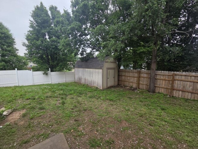Building Photo - 601 Tall Grass Dr