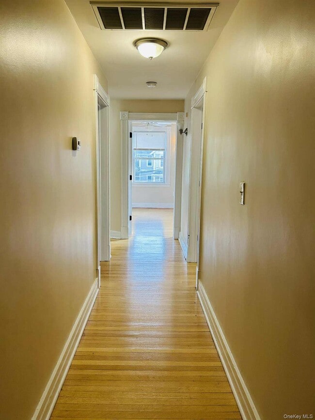 Building Photo - 22 Cozzens Ave