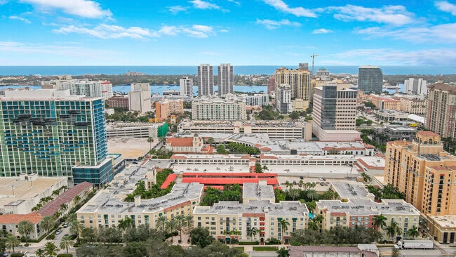 Building Photo - 630 S Sapodilla Ave