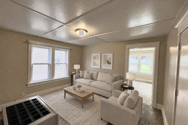 Building Photo - AVAILABLE JUNE - Upper 2 Bed 1 Bath in Billings Park Superior
