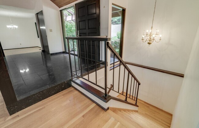 Building Photo - 4Bed, 3Bath Home in West Slope / Raleigh H...