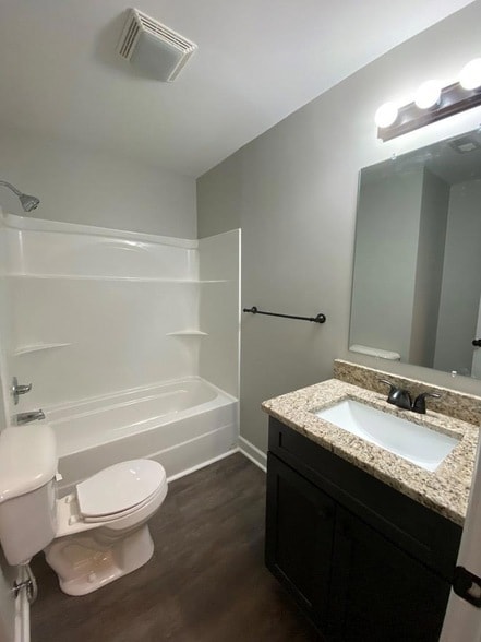 Building Photo - 902 Landview Dr