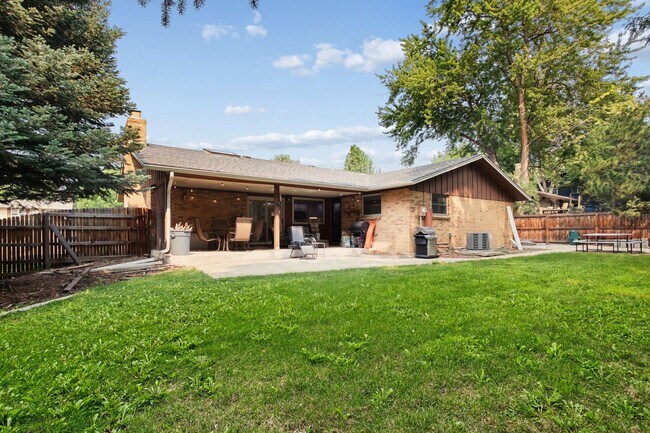 Building Photo - 3 bed + 3 bath / Ranch with Full Finished Basement!