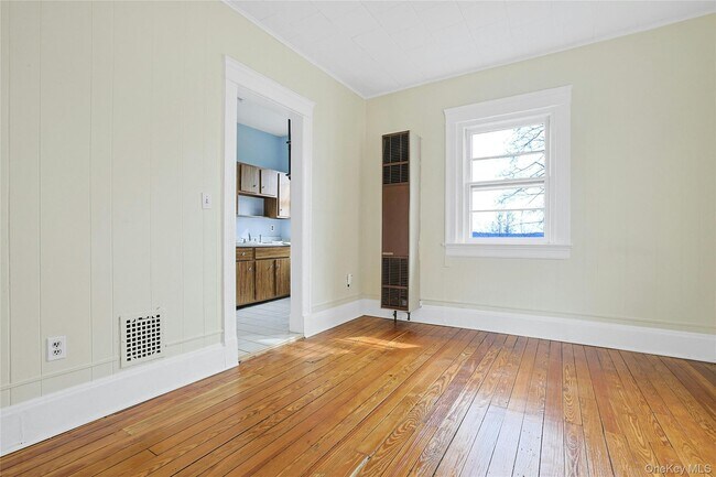 Building Photo - 105 S Broadway