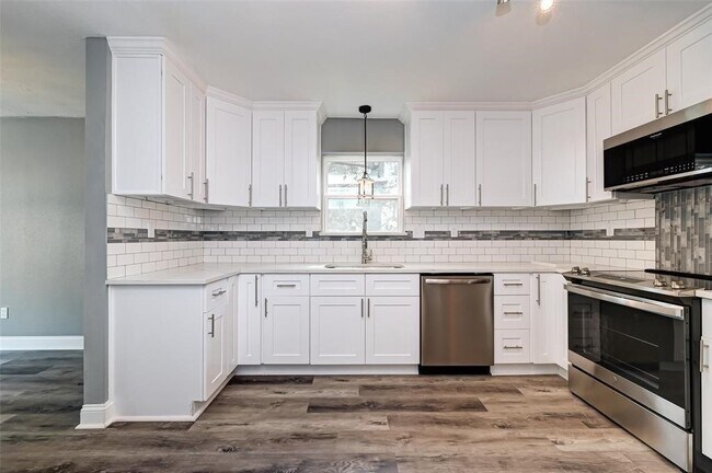 Building Photo - 3918 Stillview Dr