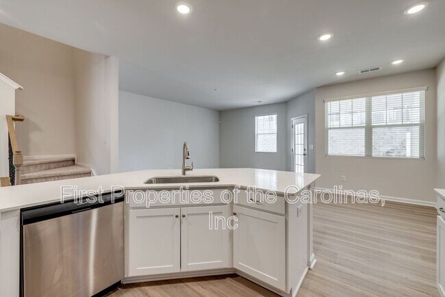 Building Photo - 807 Gable Oak Ln