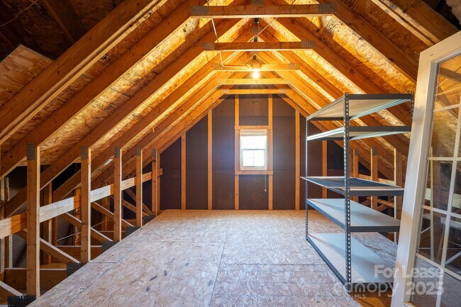 Building Photo - 604 Queenswater Ln