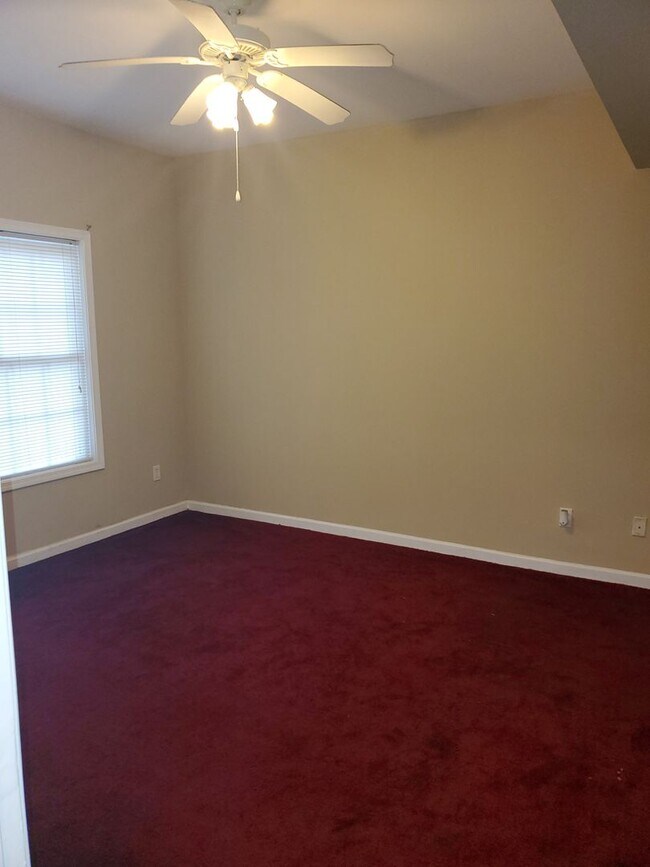 Building Photo - Beautiful 2 Bedroom 2 Bath Available 10/10...