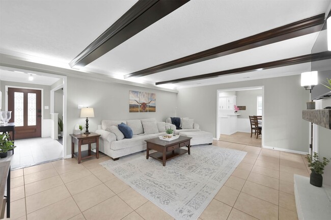 Building Photo - 223 Birchwood Dr