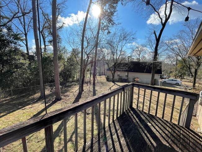 Building Photo - Three bedroom two bath home in Hoover righ...