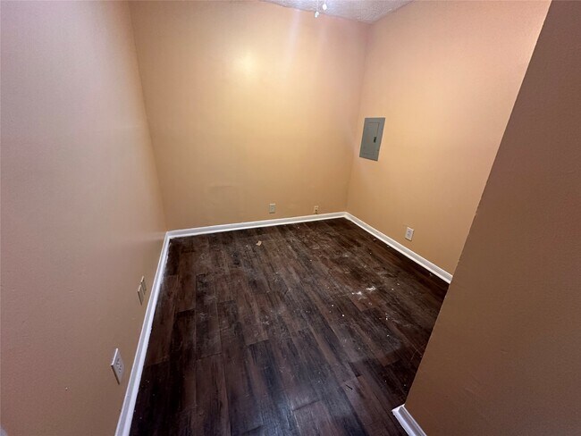 Building Photo - 9334 Lomax St