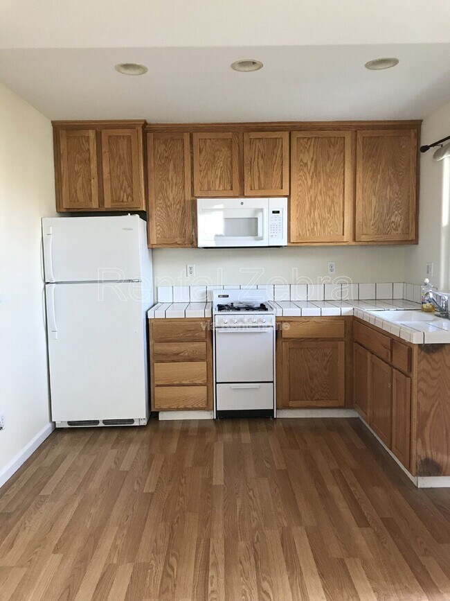 Building Photo - 2062 Red Oak Cir