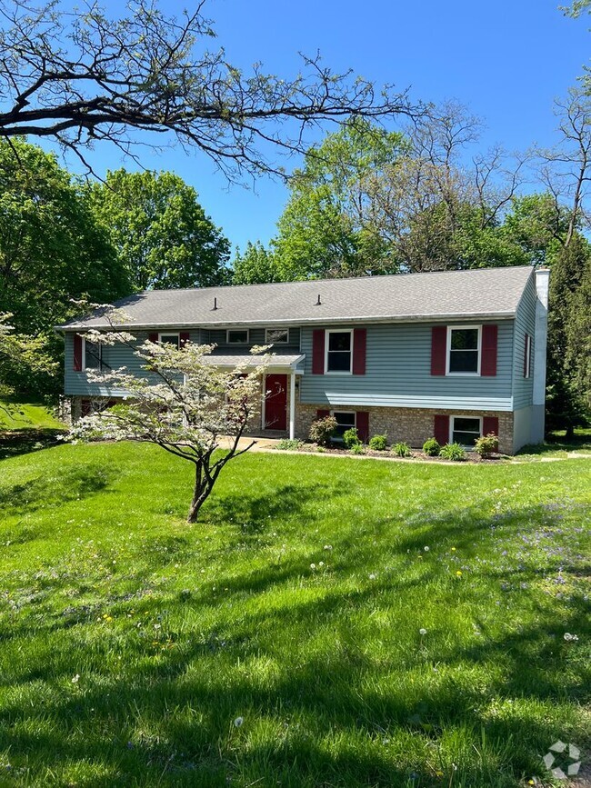 Building Photo - Spacious & Stylish 3-Bedroom 1.5 Bath Hous...