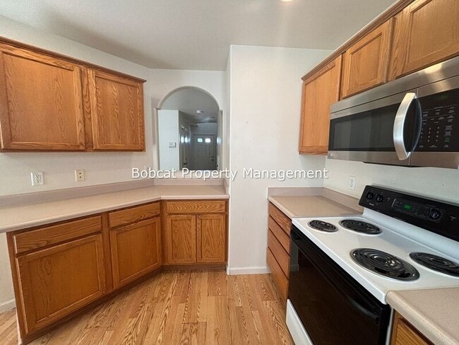 Building Photo - 217 Meadowood Ct