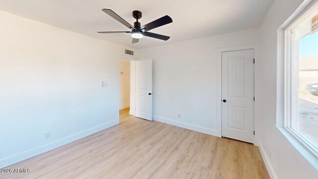 Building Photo - 2739 E Tamarisk Ave