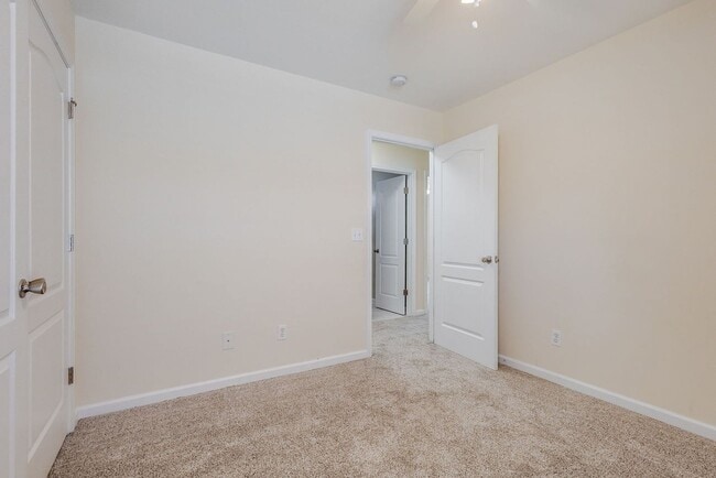 Building Photo - Unique 4BR Home with Private Upstairs Suite & Kitchenette in Georgetown