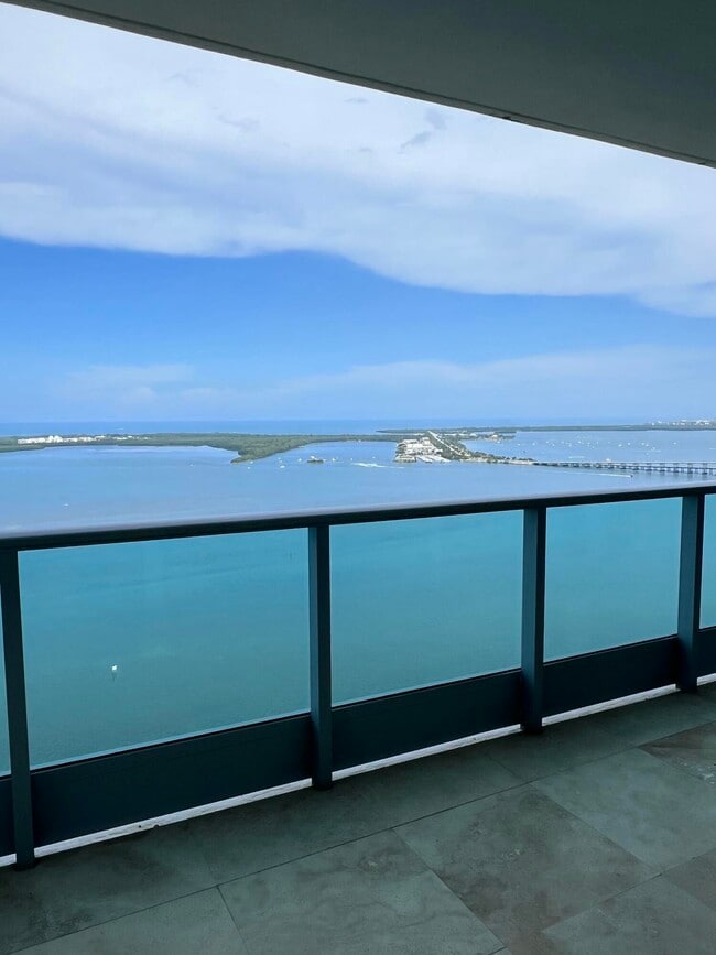Building Photo - 1331 Brickell Bay Dr