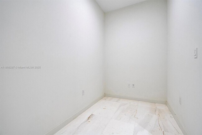 Building Photo - 300 Biscayne Blvd Way