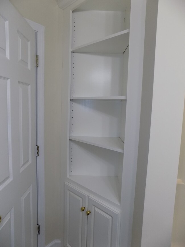 Building Photo - **Available to view mid June** 2 Bedroom, ...