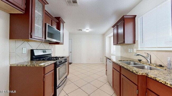 Building Photo - 2112 Shreya St