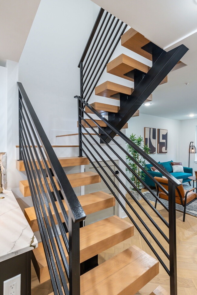 Building Photo - 609 S Orianna St