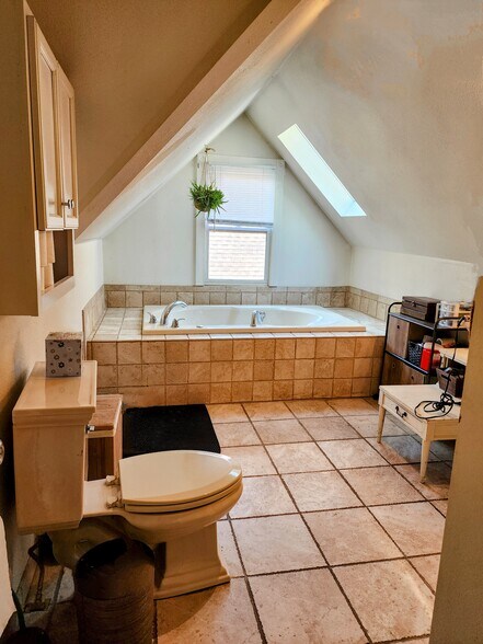 Building Photo - 3019 N Frederick Ave