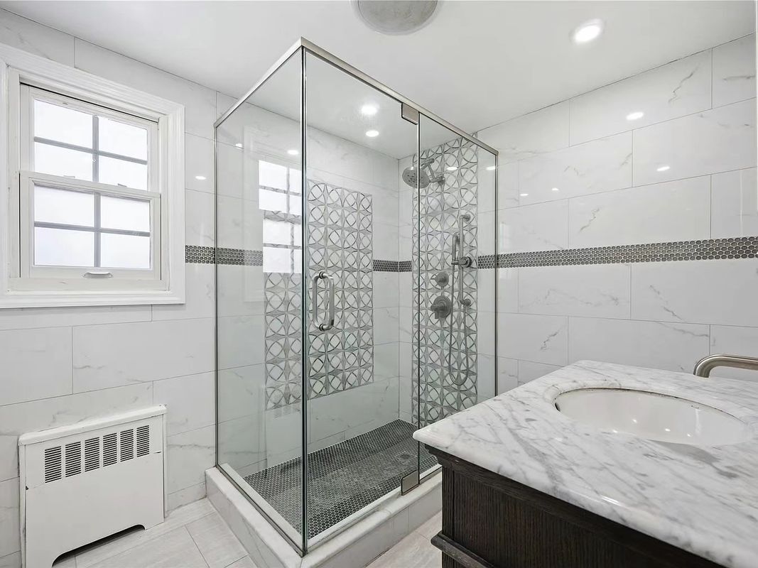 Building Photo - 986 N 1st St