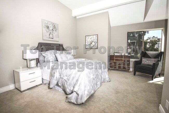 Building Photo - Very nice 2 bed / 2.5 bath / 1,185 sqft Walnut Creek Townhouse in desirable Main Chance Estates D...