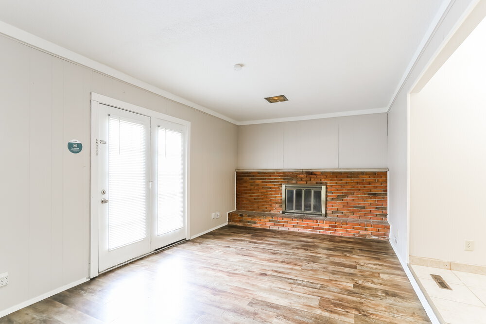 Building Photo - 2400 Lisbon Dr