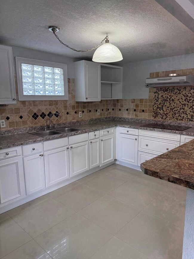 Building Photo - 192 Caroline Dr