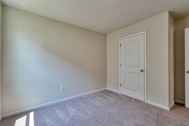 Building Photo - 220 Ingleby Rd