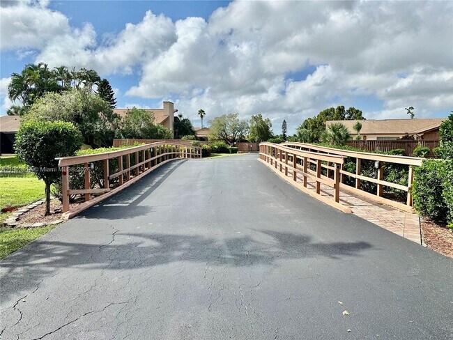 Building Photo - 6300 Royal Woods Dr