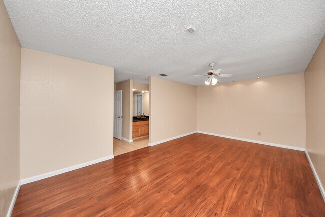 Building Photo - 12707 Corona Ln