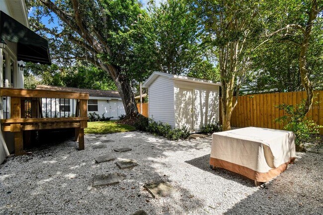 Building Photo - 2918 W Coachman Ave