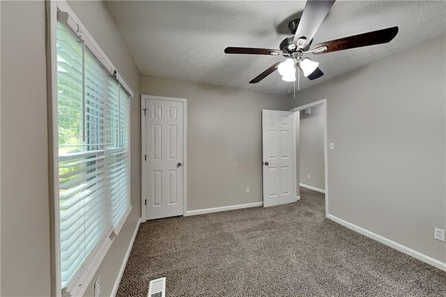 Building Photo - 174 Fox Dr